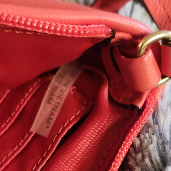 Like new Coach Large wristlet in redish or coral color - Picture 4 of 8